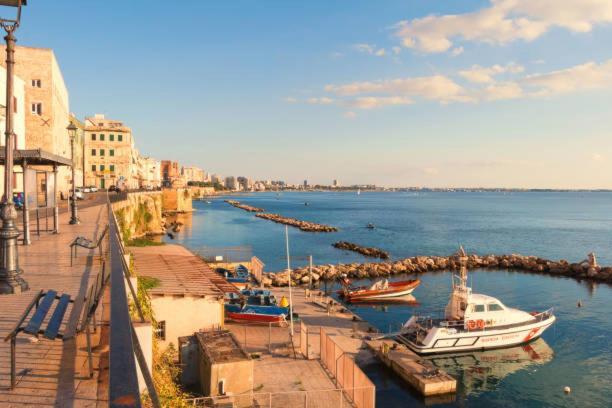 Lucky Corner Apartment Taranto Exterior photo